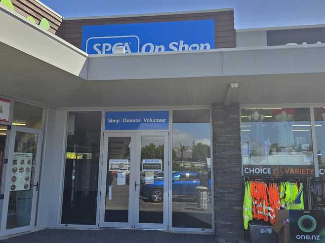 Prime retail or office opportunity!