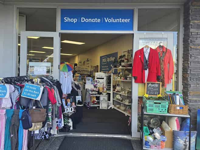 Prime retail or office opportunity!