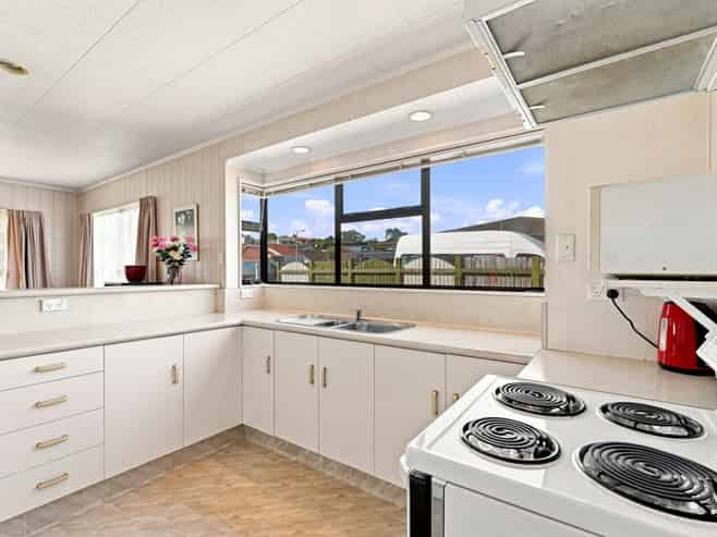 39 Treadwell Street, Springvale