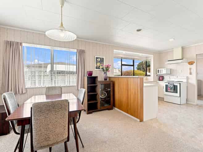 39 Treadwell Street, Springvale