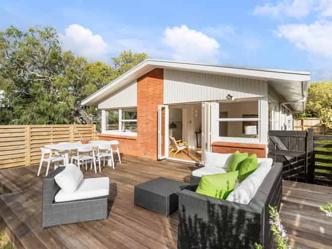 60 Pembroke Crescent, Glendowie