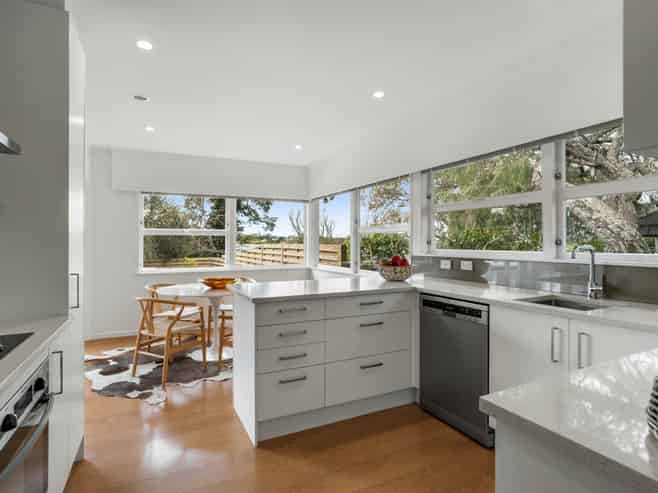 60 Pembroke Crescent, Glendowie