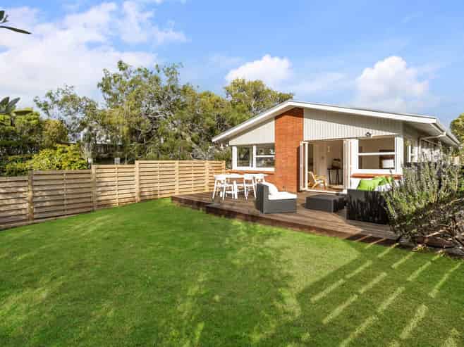 60 Pembroke Crescent, Glendowie