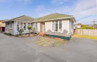 54 Hayr Road, Three Kings
