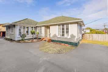 54 Hayr Road, Three Kings