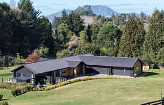 2 Nga Tui Lane, Acacia Bay