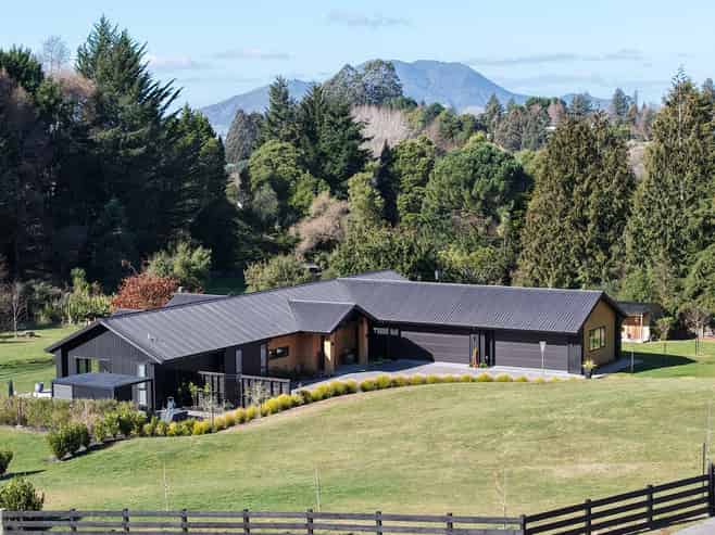 2 Nga Tui Lane, Acacia Bay