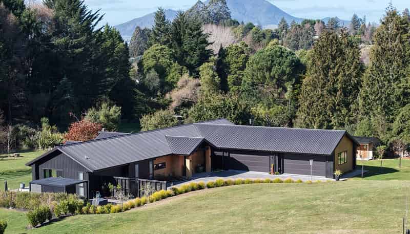 2 Nga Tui Lane, Acacia Bay