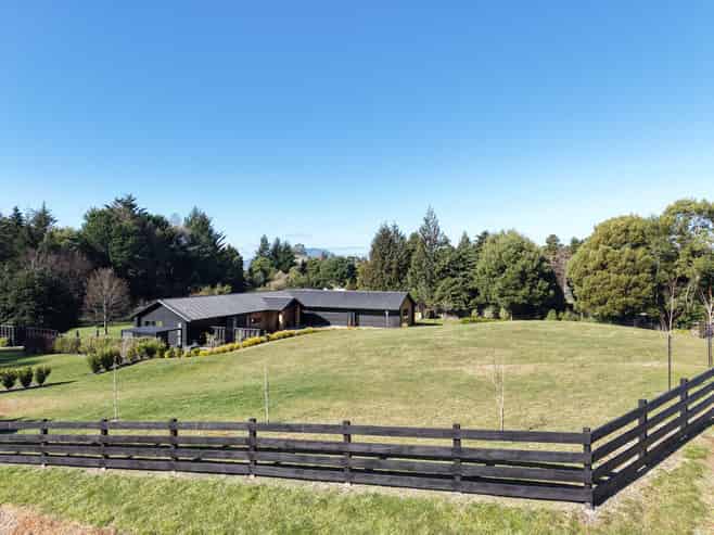 2 Nga Tui Lane, Acacia Bay