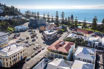 ICONIC NAPIER HOTEL | 20-YEAR LEASE | $320,000 NET RETURN