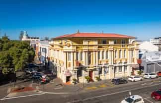 ICONIC NAPIER HOTEL | 20-YEAR LEASE | $320,000 NET RETURN