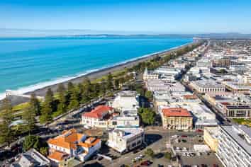 ICONIC NAPIER HOTEL | 20-YEAR LEASE | $320,000 NET RETURN
