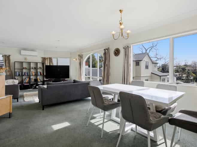 22 Eighth Avenue, Avenues
