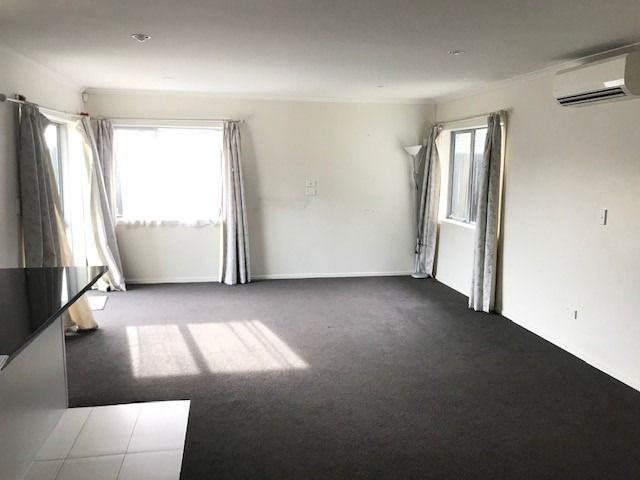 Immaculate Central Living 3