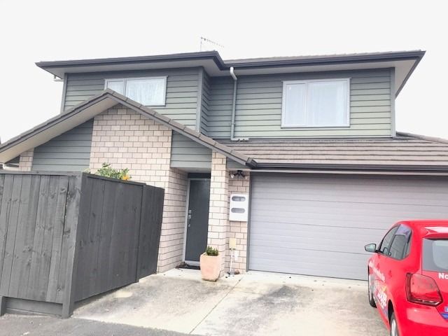 Immaculate Central Living 1