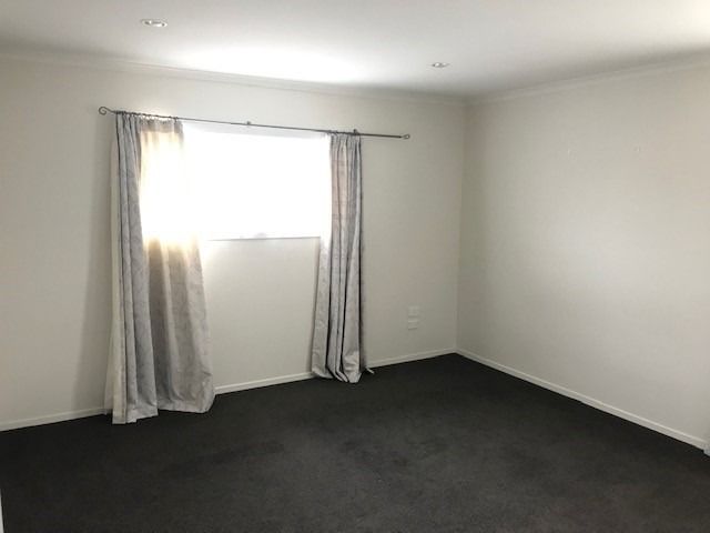 Immaculate Central Living 5