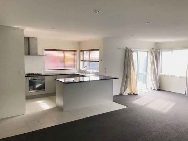 Immaculate Central Living 4