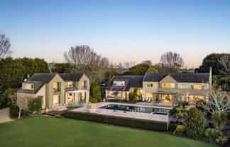 60 Clifton Road, Whitford