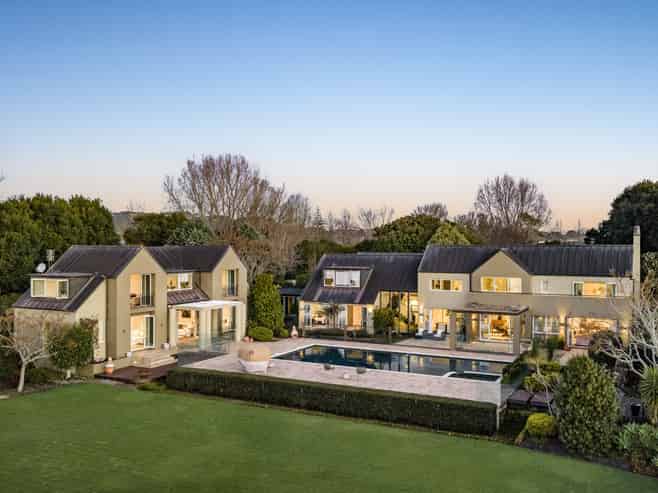 60 Clifton Road, Whitford