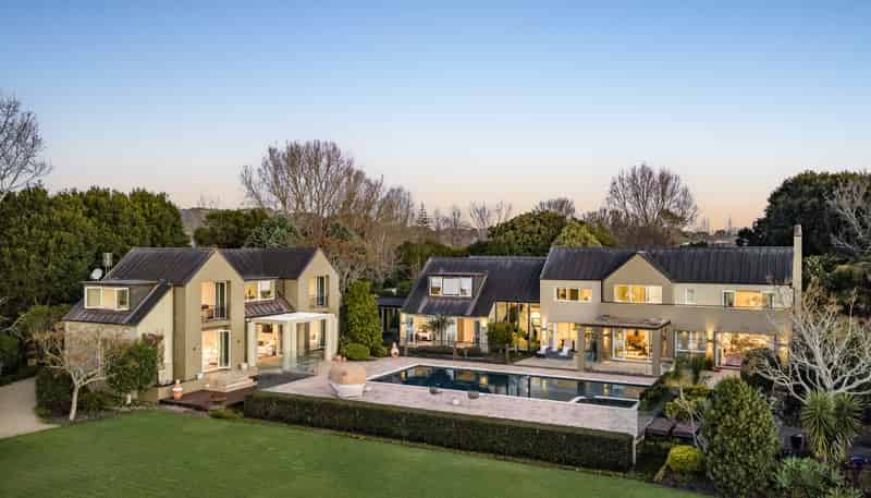 60 Clifton Road, Whitford