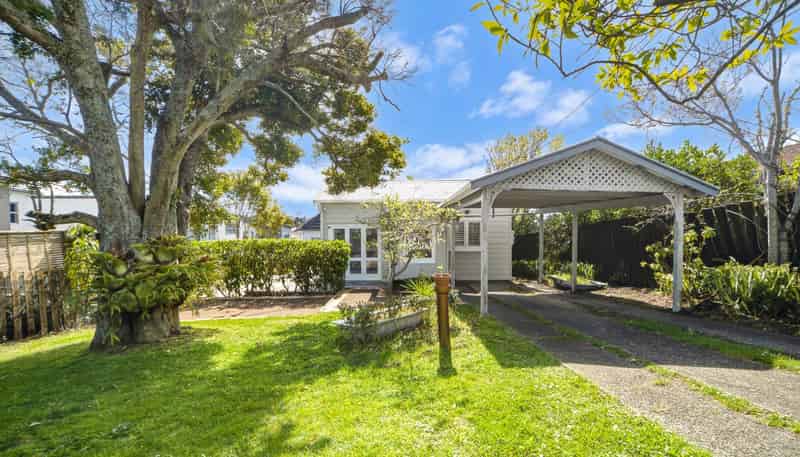 1/173  Onewa Road, Birkenhead