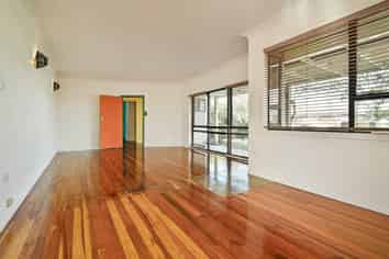 807 Oxford Street, Saint Leonards