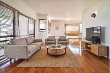 807 Oxford Street, Saint Leonards