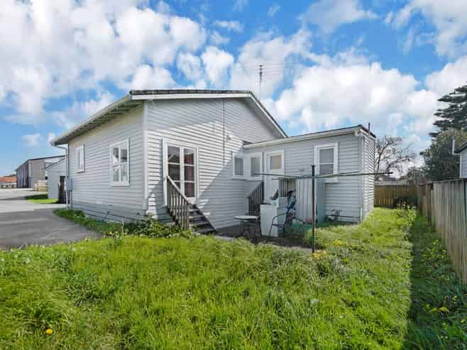 243 & 243A Panama Road, Mount Wellington