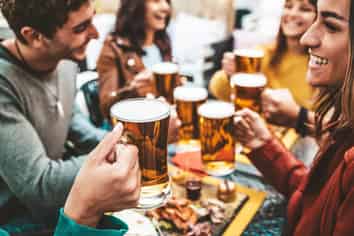 Busy Whakatāne Bar & Restaurant, $33K Weekly