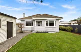 901 Clive Street, Akina