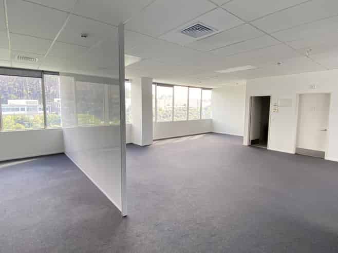 Bright Albany office with four car parks