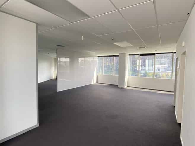 Bright Albany office with four car parks
