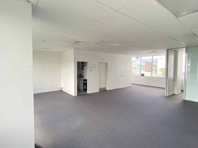 Bright Albany office with four car parks