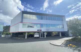 Bright Albany office with four car parks