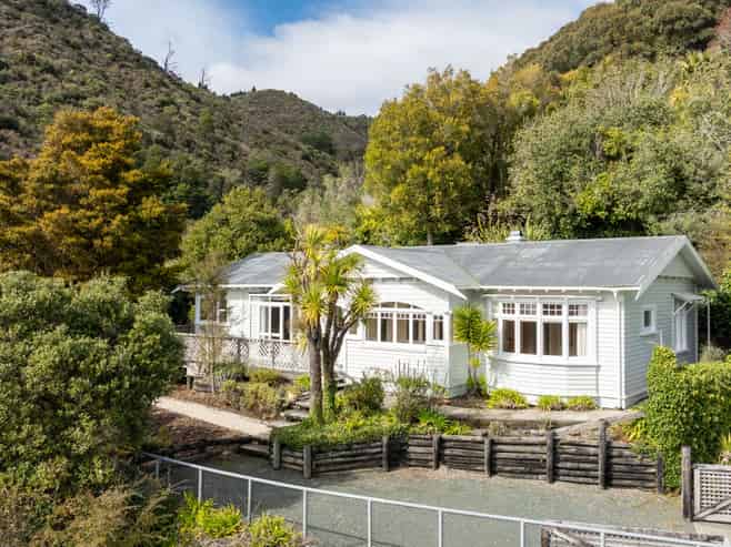 148 Cleveland Tce, Nelson