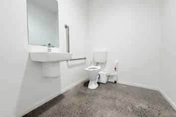 Heart of Browns Bay Retail | 124m2