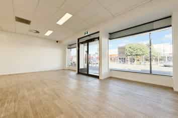 Heart of Browns Bay Retail | 124m2
