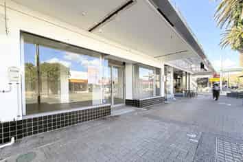 Heart of Browns Bay Retail | 124m2