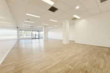 Heart of Browns Bay Retail | 124m2