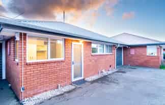 2/16 Peverel Street, Riccarton