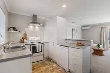 1/2 Doment Crescent, Orewa
