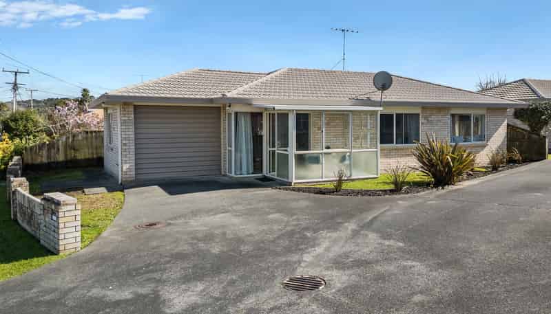 1/2 Doment Crescent, Orewa
