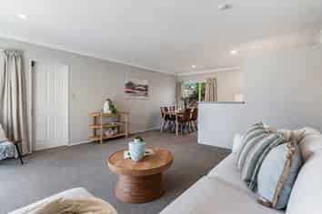 1/2 Doment Crescent, Orewa