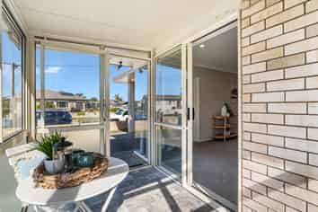 1/2 Doment Crescent, Orewa