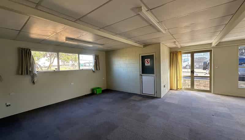 Unit F, 741-743 Te Atatu Road, Te Atatu Peninsula
