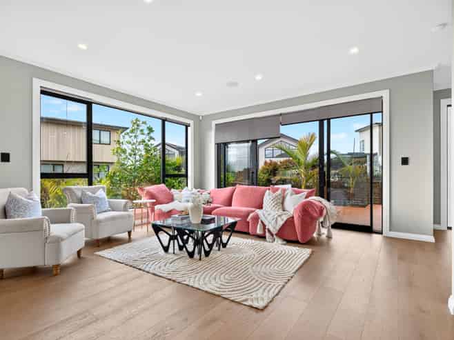 1 Taku Close, Long Bay