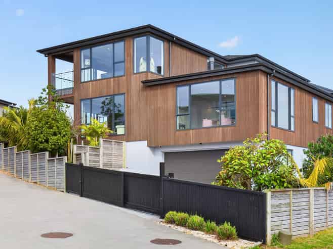1 Taku Close, Long Bay