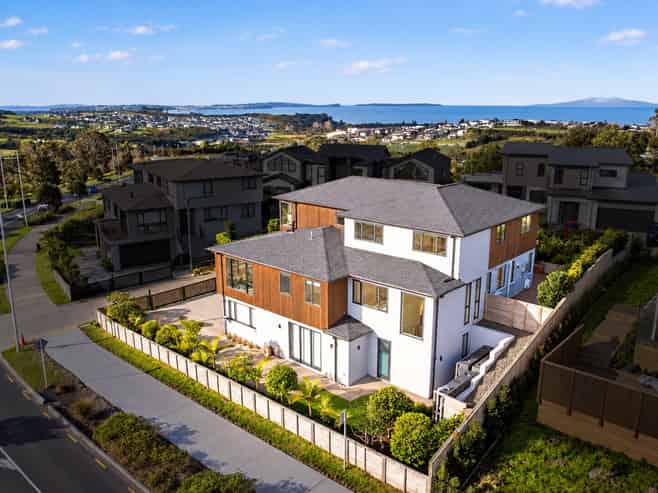 1 Taku Close, Long Bay