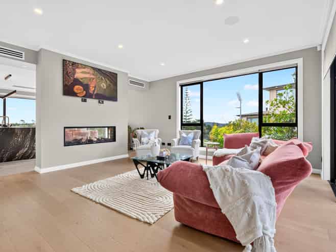 1 Taku Close, Long Bay