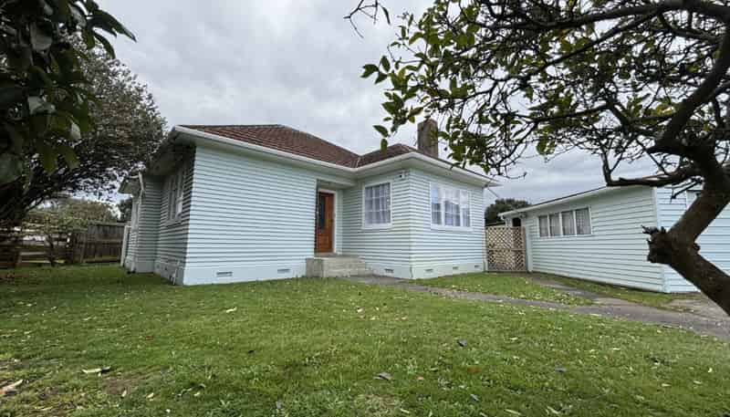 8 Mansford Street, West End
